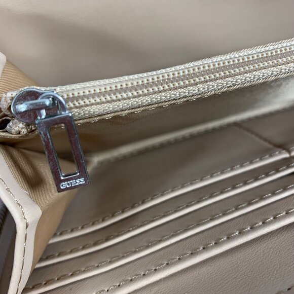 GUESS Pink/Green Floral Poppy Wildflower Zip Around Continental Wallet - Picture 9 of 9